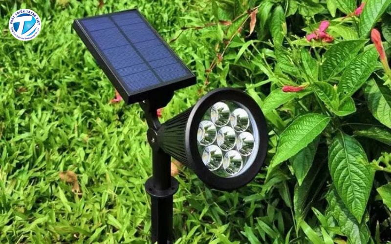 Đèn năng lượng mặt trời sân vườn